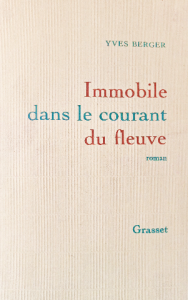 Immobile dans le courant du fleuve