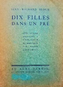 Dix filles dans un pré